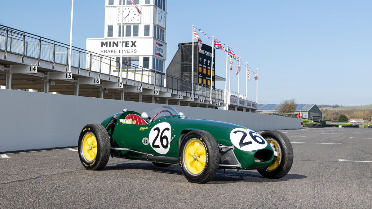 Do aukce míří první formule 1 v historii Lotusu